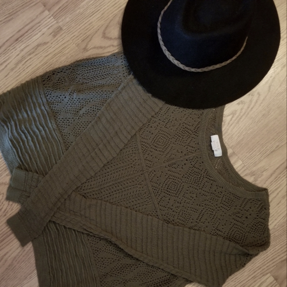 Sun & Shadow Sage Olive Green Lightweight Sweater